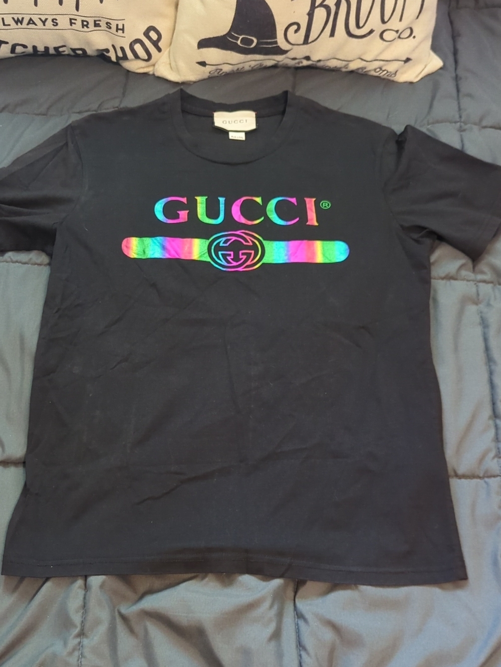 Authentic Gucci Black T-Shirt with Multicolor Rainbow Logo
